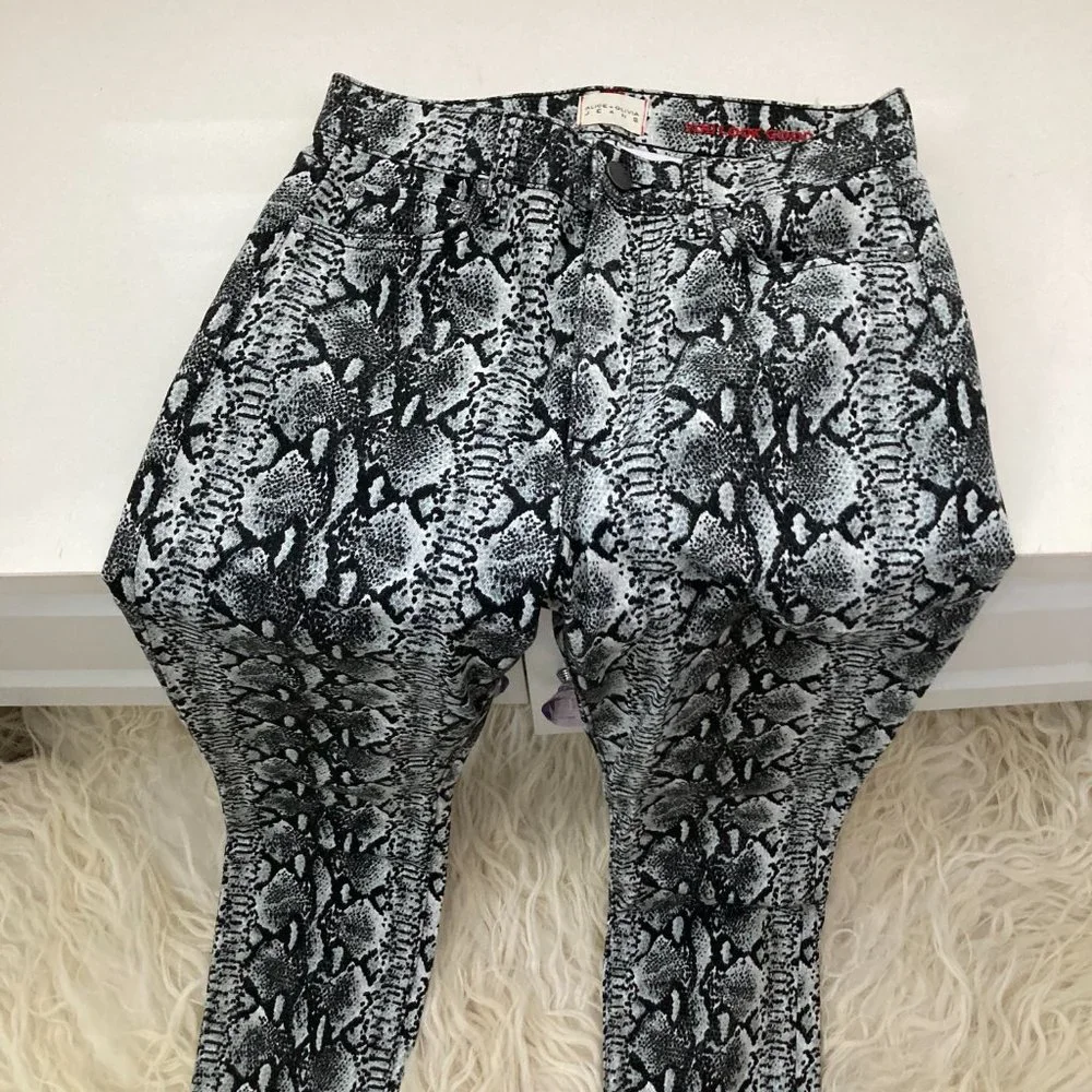 Alice and Olivia Good High Rise Skinny Jeans in Snake - Picture 5 of 13